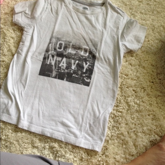 Old Navy Cityscape short sleeve graphic Tee in size S - Picture 1 of 1